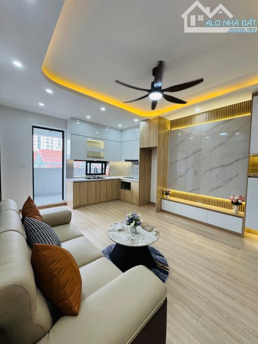 Bán căn hộ sổ đỏ hàng hiếm tòa CT1, chung cư Vĩnh Hoàng, Đền Lừ, 64m2, 3 ngủ, giá 4 tỷ - 2