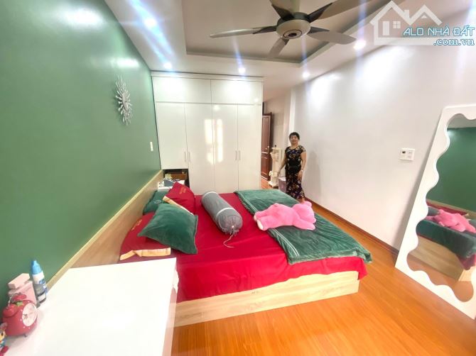 Bán Nhà Linh Lang Phân Lô 80M ô tốt tránh, vỉa hè - 2