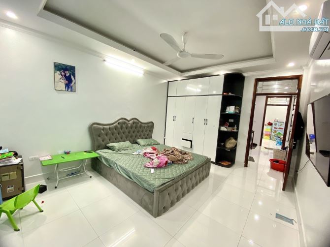 TRUNG TÂM QUẬN ỦY HOÀNG MAI, 52M,5T,MT4M, 12 TỶ, Ô TÔ ĐỖ CỬA, KINH DOANH, NHÀ ĐẸP - 2