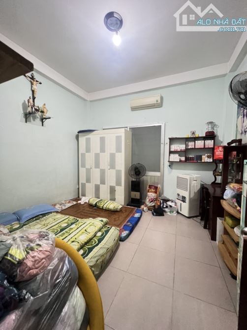 NHÀ TÂN PHÚ- LÊ TRỌNG TẤN- NGANG 4 X DÀI 16- 7,9 TỶ- 3 TẦNG- ĐƯỜNG 3 MÉT- - 2