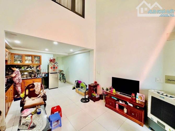 Căn thứ 2 thì không có căn thứ nhất là ĐÂY - 2