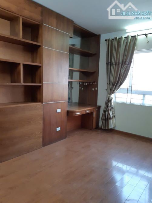 Cho thuê căn hộ 108m 2 phòng ngủ nội thất cơ bản tại 57 Vũ Trọng Phụng chỉ 12 tr/tháng - 2
