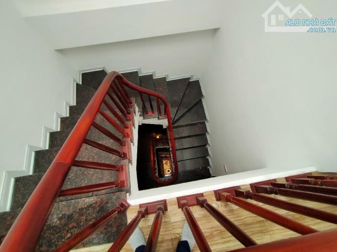 💥CƠ HỘI VÀNG💥 BÁN NHÀ PHỐ BỒ ĐỀ – LONG BIÊN – Ô TÔ CX5 CHẠY VÈO VÈO – 45M² – CHỈ 10.8 TỶ - 2