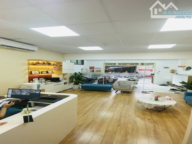 Bán gấp! Nhà mặt phố Quan Nhân, căn góc, mặt tiền đẹp, kinh doanh tốt 72m*5T - 2