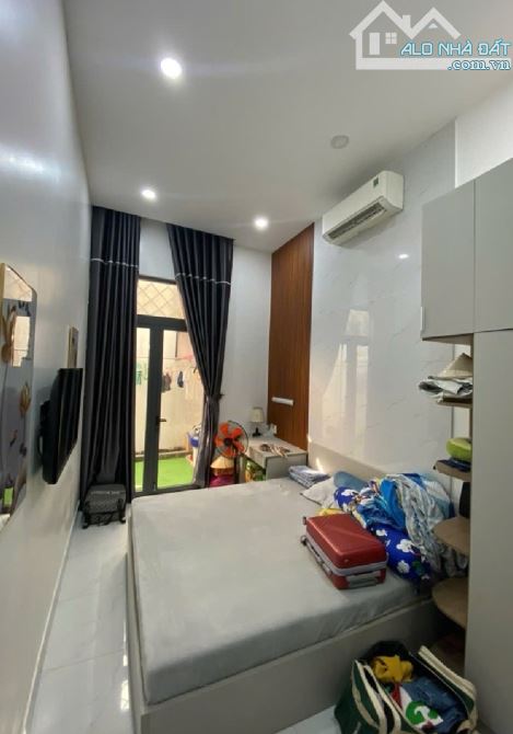 Cạnh SVD Phú Thọ - 45m2 ngang 4,2m - 4 tầng - 1 căn ra đường xe hơi nhựa thông - 2