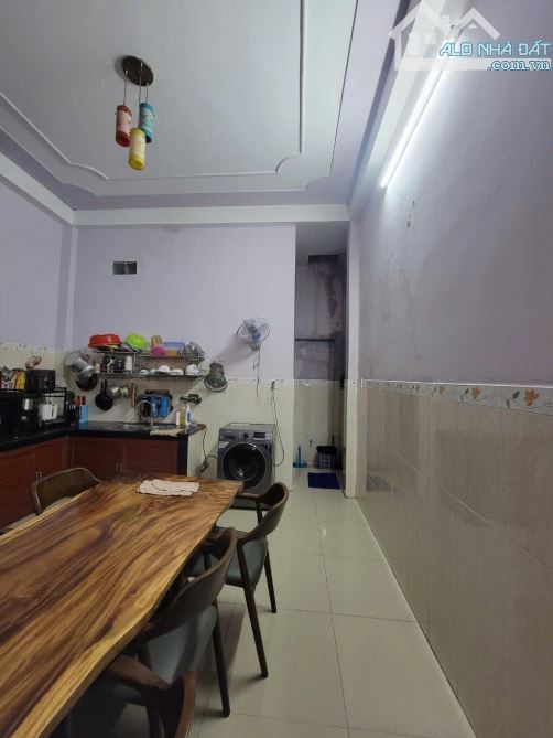 BÁN NHÀ 2 TẦNG SÁT MT LÊ VĂN KHƯƠNG QUẬN 12- DT 65m2 (3,7x18) 3PN- chỉ 4,39tỷ - 3