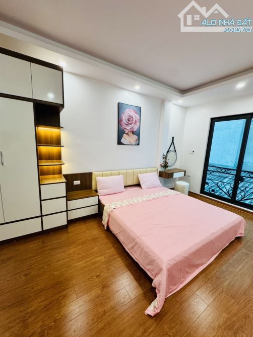 NHÀ ĐẸP GẦN NGOẠI GIAO ĐOÀN - Ô TÔ ĐỖ CỔNG - LÔ GÓC 2 THOÁNG - 3