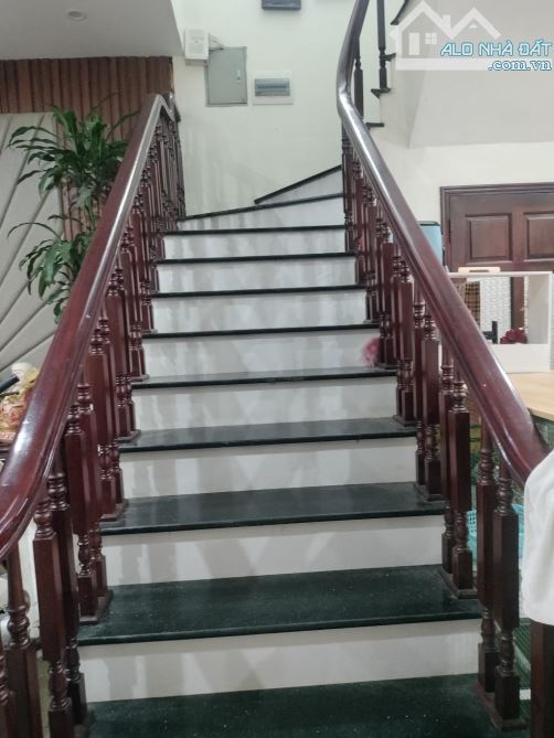 Tài chính 10 tỷ - Nhà Sài Đồng 70m2 - Khu phân lô cán bộ - Cạnh trường học - Dân trí cao - 3