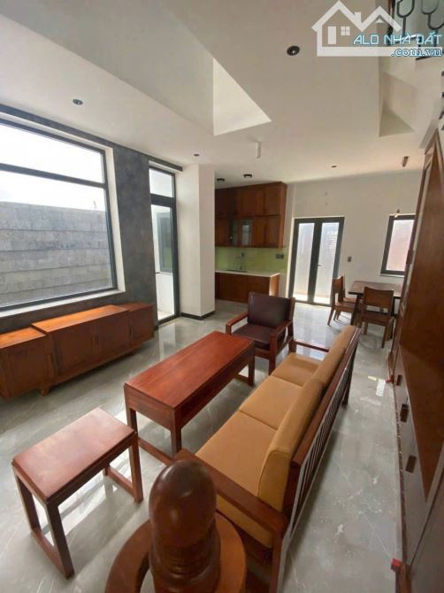 Bán Nhà 4 Tầng Sân Thượng ,DT 82m2, - Mặt Tiền Đường 8M,800m ra 3 trường Đại Học, GSmetro. - 3