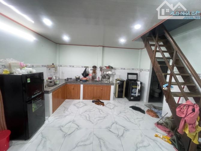 Hơn  3 tỷ nhà 4x15m mặt tiền nhựa ngay chợ Bà Điểm, Hóc Môn - 3