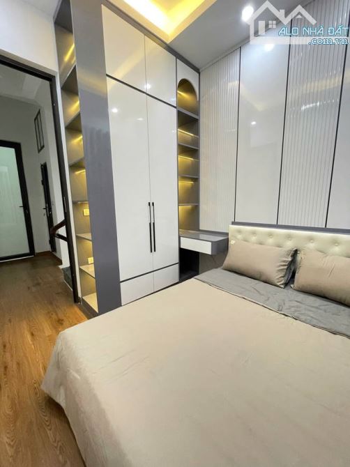 Cần bán nhà phố Đê la Thành 43m2 4 tầng mặt tiền 5 m 8,5 tỷ