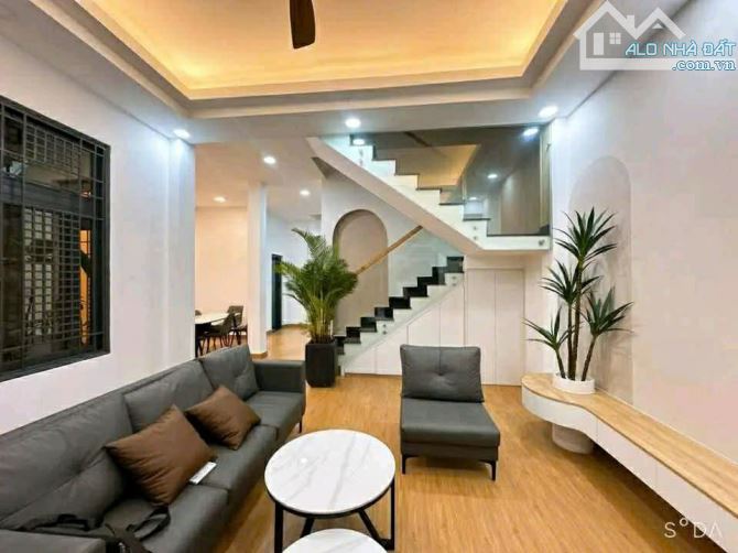 Nhà 3 tầng bán gấp đường 393 Phường Phước Long B giá 7.6 tỷ HXH 7 chỗ - 3