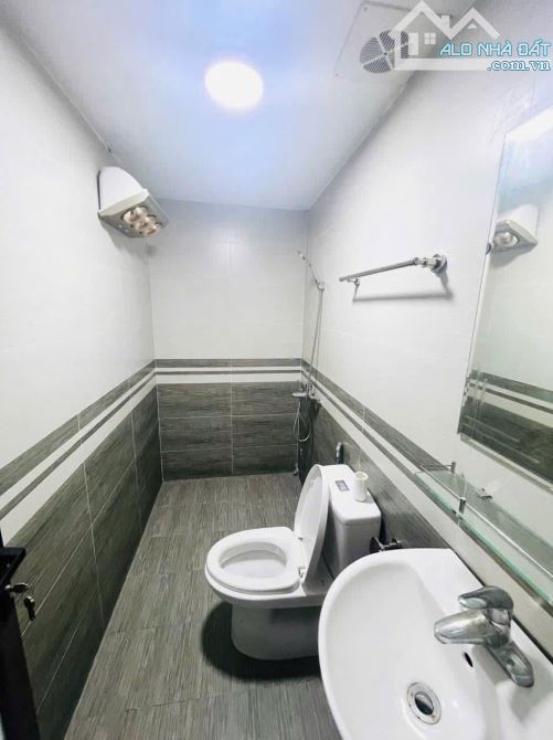 BÁN NHÀ GIA QUẤT 35m-5 TẦNG-4,5MT-4 TỶ NGÕ RỘNG - SỔ ĐỎ HOA HẬU - 3