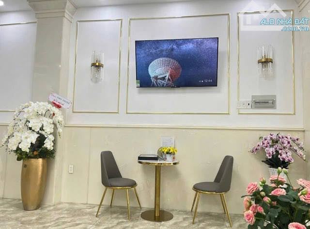 MẶT TIỀN CMT8 QUẬN 10 - NGAY NGÃ BA TÔ HIẾN THÀNH - 100M2 - 7TẦNG BTCT 5PN - 28TỶ - 4