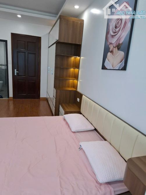 NHÀ ĐẸP GẦN NGOẠI GIAO ĐOÀN - Ô TÔ ĐỖ CỔNG - LÔ GÓC 2 THOÁNG - 4