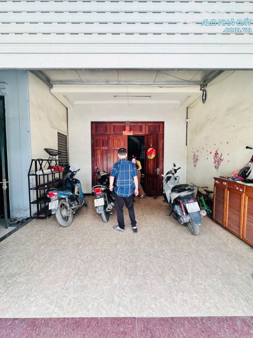 BÁN - MẶT PHỐ PHẠM VĂN ĐỒNG - VỈA HÈ ĐÁ BÓNG - KD SẦM UẤT - 86M2 - GIÁ 26,XX TỶ. - 4