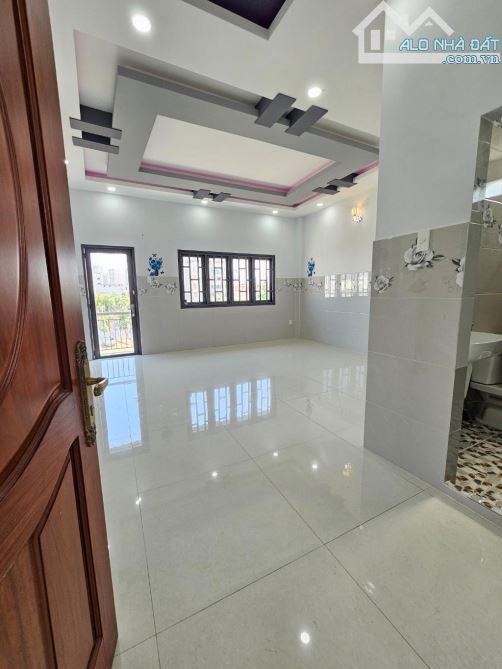 NHÀ 3 TẦNG NGAY TT QUẬN 7, MẶT TIỀN ĐƯỜNG SỐ DT 5x21 nở hậu (113 m2) - 4