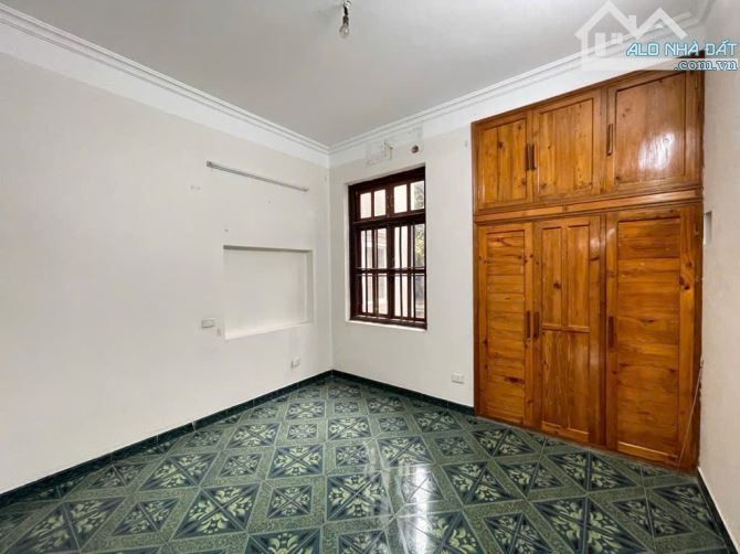BÁN NHÀ GIA QUẤT – Ô TÔ TRÁNH – DÂN XÂY - Ở NGAY – 70M2 CHỈ 14,1TỶ - 4