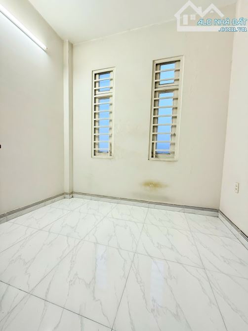 NHÀ 2 TẦNG 81M2 NGANG 6 MÉT - ĐƯỜNG NHỰA 8M - GIÁ 4 TỶ 950 - 4