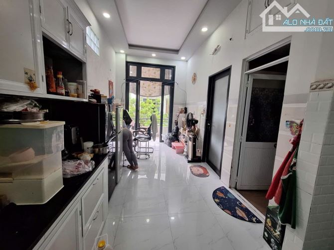KHU PHÂN LÔ - HẺM XE TẢI - ĐÌNH PHONG PHÚ - NHÀ 4 TẦNG MỚI ĐẸP - 6 PHÒNG CHO THUÊ 15TR/TH/ - 4