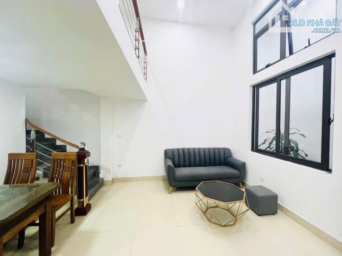 BÁN NHÀ GIA QUẤT 35m-5 TẦNG-4,5MT-4 TỶ NGÕ RỘNG - SỔ ĐỎ HOA HẬU - 4