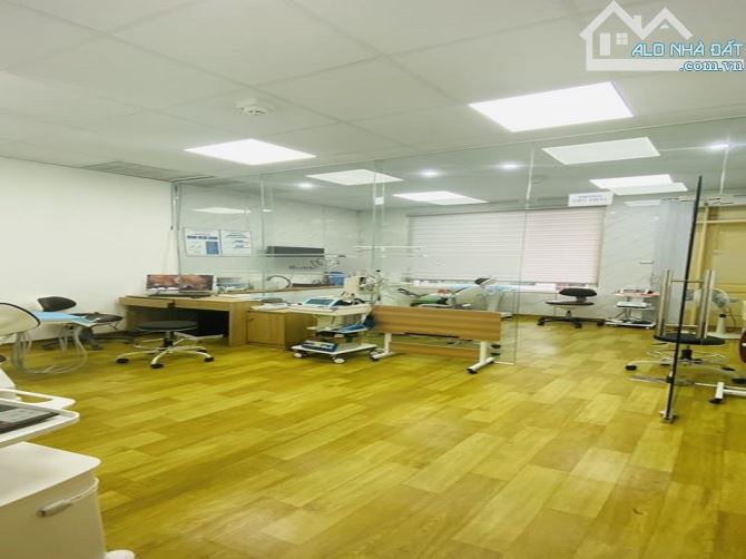Bán gấp! Nhà mặt phố Quan Nhân, căn góc, mặt tiền đẹp, kinh doanh tốt 72m*5T - 4