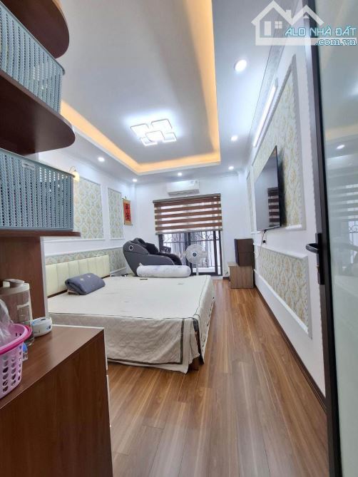 Nguyễn Khoái- Nhà đẹp- Diện tích rộng- 2 mặt thoáng- Ngõ rộng- 50m2 - 5 tầng- 6.9 tỷ - 4