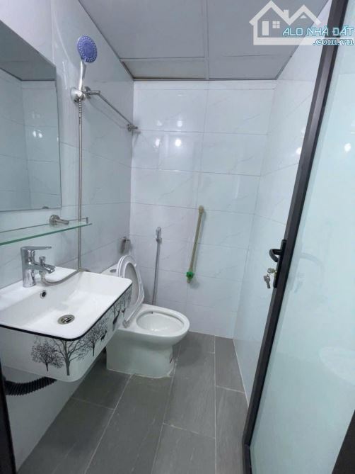 NHÀ ĐẸP GẦN NGOẠI GIAO ĐOÀN - Ô TÔ ĐỖ CỔNG - LÔ GÓC 2 THOÁNG - 5