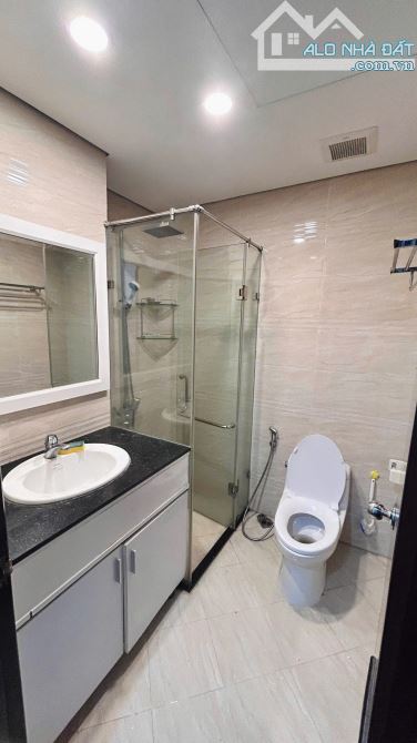 Cho thuê căn hộ đẹp tại Golden Land, Đường Nguyễn Trãi 2 phòng ngủ full đồ chỉ 15 tr/th - 5