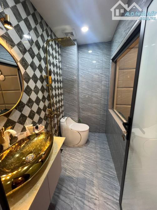 NHÀ ĐẸP ĐẠI HỌC Y HÀ NỘI - THANG MÁY - TỰ THIẾT KẾ - CHỦ TẶNG FULL NỘI THẤT 5 SAO - 8.6 TỶ - 5