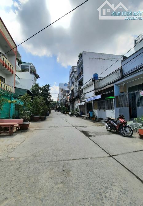 GIẢM CHÀO 450TR. Bán nhà Nguyễn Quý Yêm 93m2 3 tầng hẻm xe hơi thông, còn nhỉnh  6 tỷ - 5