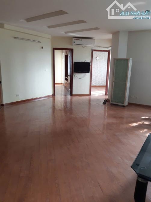 Cho thuê căn hộ 108m 2 phòng ngủ nội thất cơ bản tại 57 Vũ Trọng Phụng chỉ 12 tr/tháng - 5