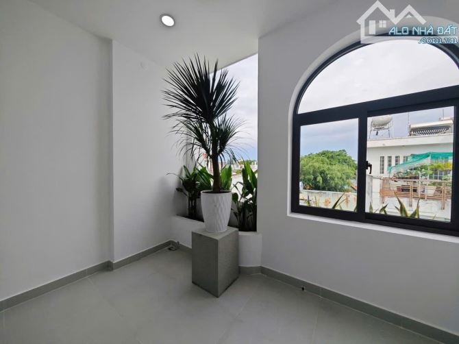 Bán nhà phố cao cấp quận 12 giá 5.99 tỷ TL. Gần UBND quận 12 - 6