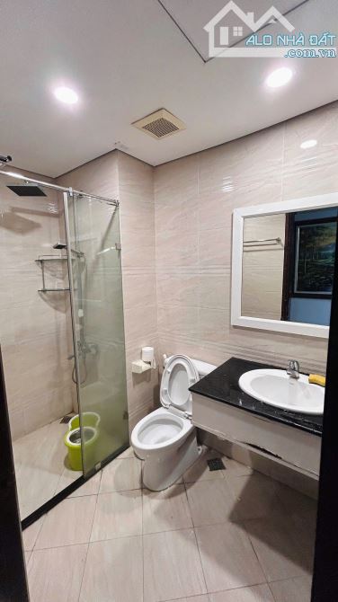 Cho thuê căn hộ đẹp tại Golden Land, Đường Nguyễn Trãi 2 phòng ngủ full đồ chỉ 15 tr/th - 6
