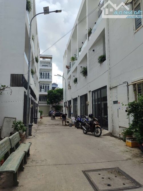 Nhà 3 tầng Lê Đức Thọ GV- 45M2 (4x11)- hẻm xe hơi- hẻm thông - chỉ 6.19 tỷ - 6