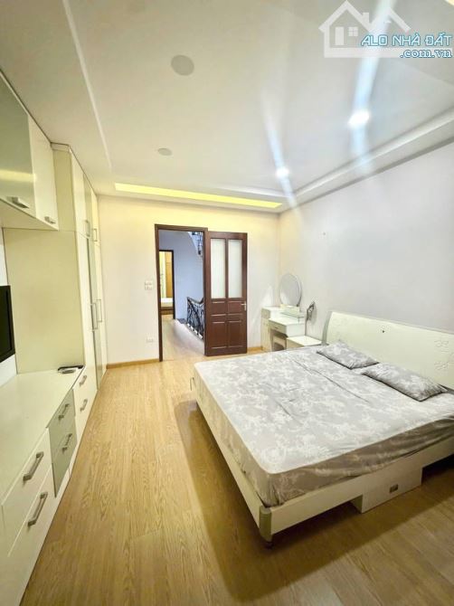 Bán Nhà Phân Lô Ô Tô Nguyễn Chí Thanh 65m 5 Tầng 17 tỷ - 6