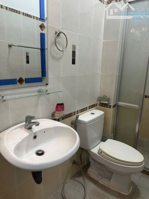 Nhà 4 tầng hẻm Nguyễn Hữu Huân trung tâm thành phố giá chỉ 4,5 tỷ - 6