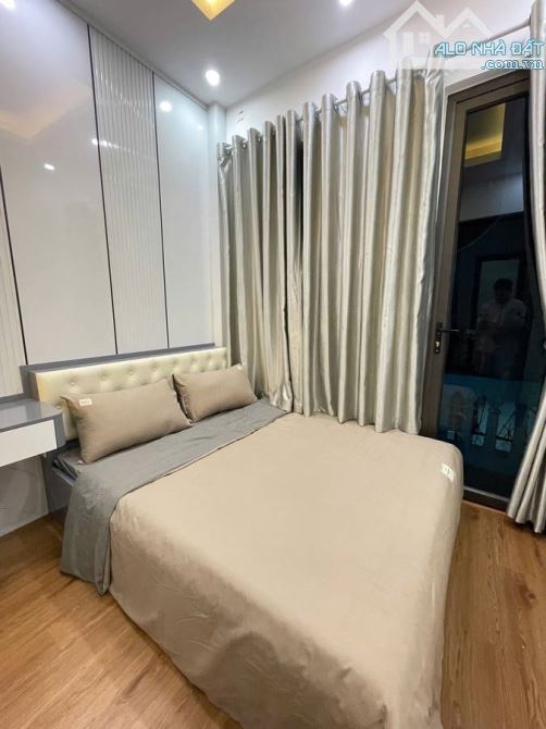 Cần bán nhà phố Đê la Thành 43m2 4 tầng mặt tiền 5 m 8,5 tỷ