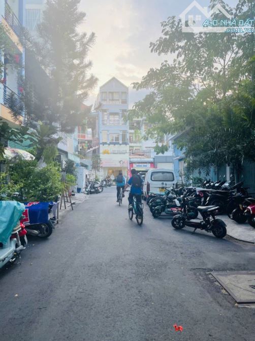 ⚠️MẶT TIỀN ĐƯỜNG HOA - KHU PHỐ ẨM THỰC PHAN XÍCH LONG - 4TẦNG - CHỈ NHỈNH 17TỶ  📌 - 6
