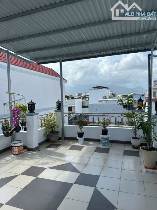 Nhà 4 tầng hẻm Nguyễn Hữu Huân trung tâm thành phố giá chỉ 4,5 tỷ - 7