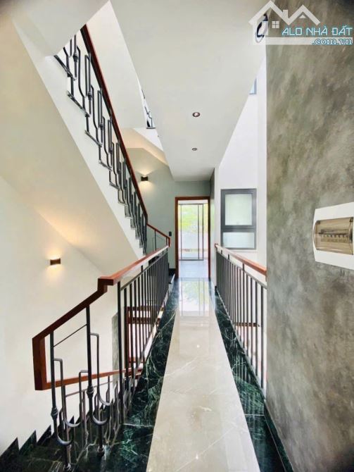 Bán Nhà 4 Tầng Sân Thượng ,DT 82m2, - Mặt Tiền Đường 8M,800m ra 3 trường Đại Học, GSmetro. - 7