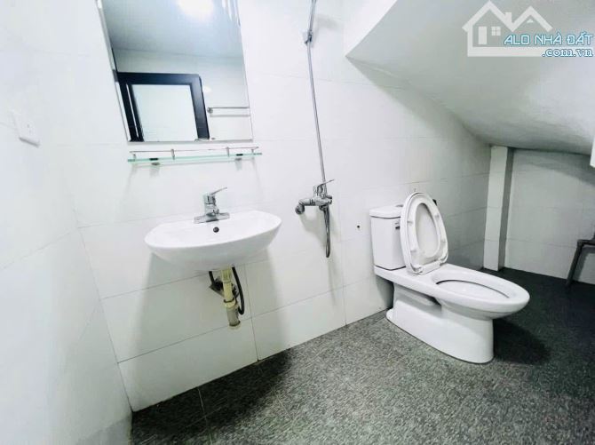 BÁN NHÀ GIA QUẤT 35m-5 TẦNG-4,5MT-4 TỶ NGÕ RỘNG - SỔ ĐỎ HOA HẬU - 7