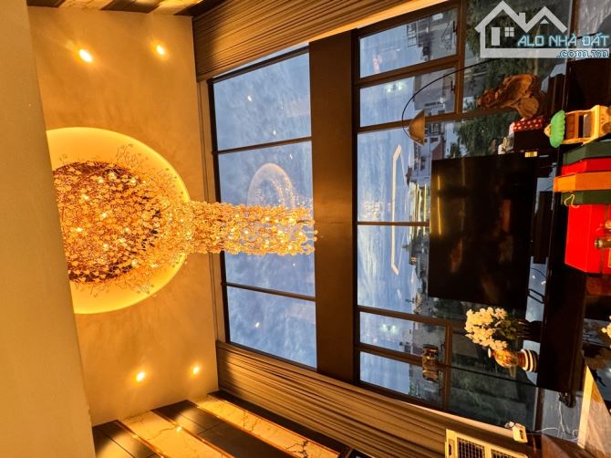 SIÊU HIẾM TUYỆT PHẨM LÔ GÓC 3 MẶT THOÁNG-MẶT PHỐ VIEW SÔNG210m² - 9 tầng – Mặt tiền 20m - 8