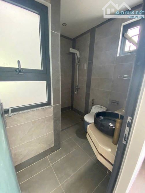 Bán Nhà 4 Tầng Sân Thượng ,DT 82m2, - Mặt Tiền Đường 8M,800m ra 3 trường Đại Học, GSmetro. - 9