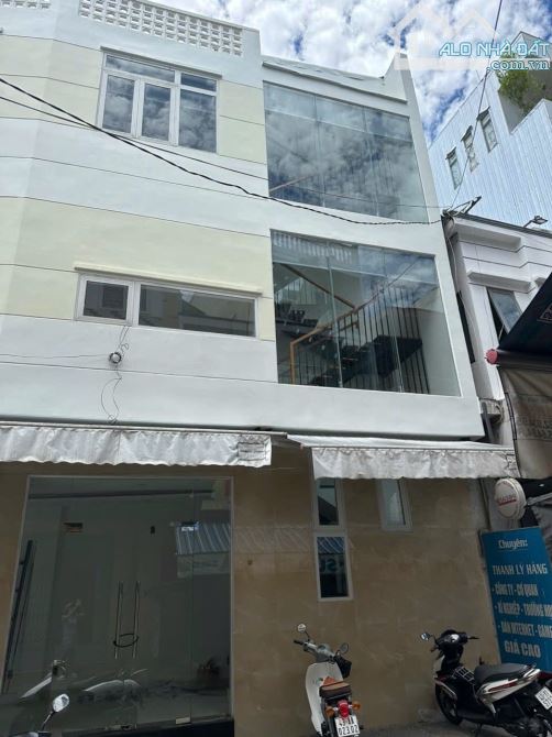 🔥Vị Trí Trung Tâm Nhà 3 Tầng Căn Góc 2 Mặt Tiền Đường Nguyễn Hoàng – Doanh Thu 30Tr/Tháng
