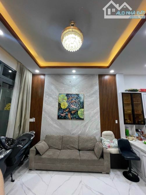 NHÀ 4 TẦNG-NGANG 4.5M-HXH-NỘI THẤT FULL-HẺM 58 TÔN THẤT THUYẾT-P18 QUẬN 4- SHR CHỈ 7.59 TL