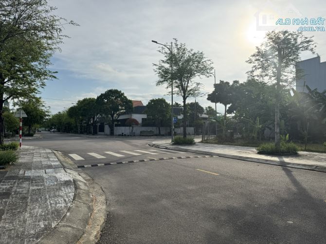 LÔ GÓC SIÊU ĐẸP NGAY ADB TÂN THẠNH- DT 362,5M2 - GIÁ 9,5 TỶ
