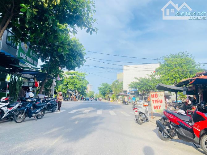 CỰC HIẾM- BÁN ĐẤT TẶNG NHÀ- SAU LƯNG MẶT TIỀN LÂM HOÀNH -DT KHỦNG HƠN 100M2-NGANG HƠN 10M-