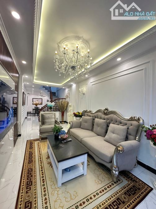 Nhà đẹp hiếm nội thất cao cấp ngõ Phố Đàm Quang Trung DT 46m2 . Giá 8.3 tỷ
