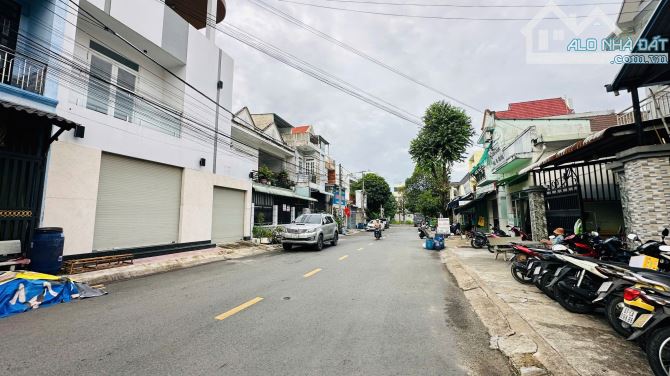 Nhà mặt tiền kinh doanh khu BigC GO, phường Dĩ An, TP Dĩ An. 18 tỷ